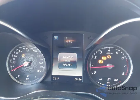 2016 Mercedes-Benz C 300 z USA, uszkodzony, nr VIN 55SWF4JB3GU144457